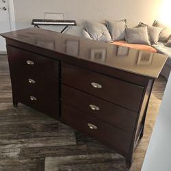 Wooden 6 Drawer Dresser 