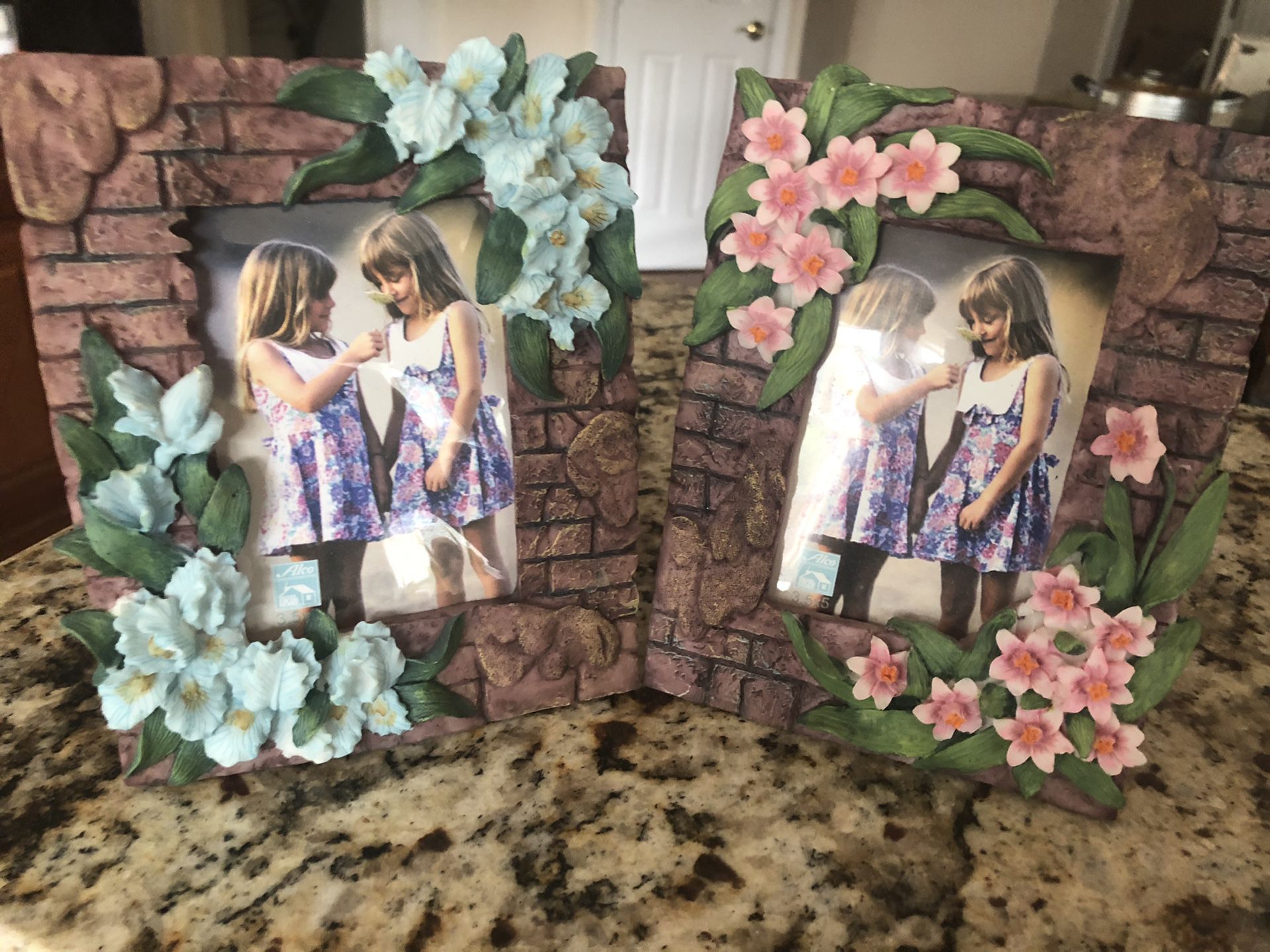 2 frames for 4x6” pictures