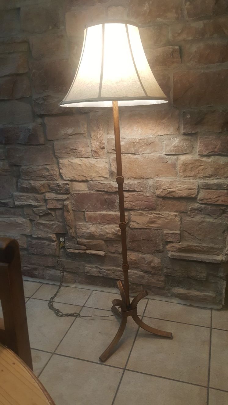 Floor lamp
