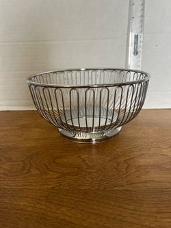 LIKE NEW Vtg MCM Towle Silverplated Wire Bread Basket or Fruit Basket