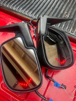 Pair of Power Side Mirrors with LED Turn Signals
