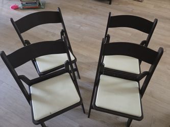 Set of 4 folding chairs