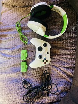 Xbox Series S Controller (plus rechargeable batteries & headset)