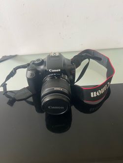 Canon EOS rebel T 3 DSLR