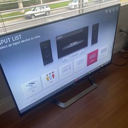 47 inches LG 3D TV w Remote (Very Good Cond)
