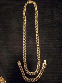 Men's or Women's gold colored chain with diamond like stones, with matching bracelet set