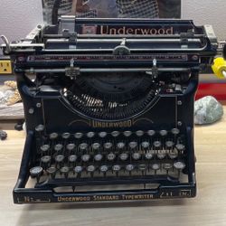 Underwood Antique Typewriter 