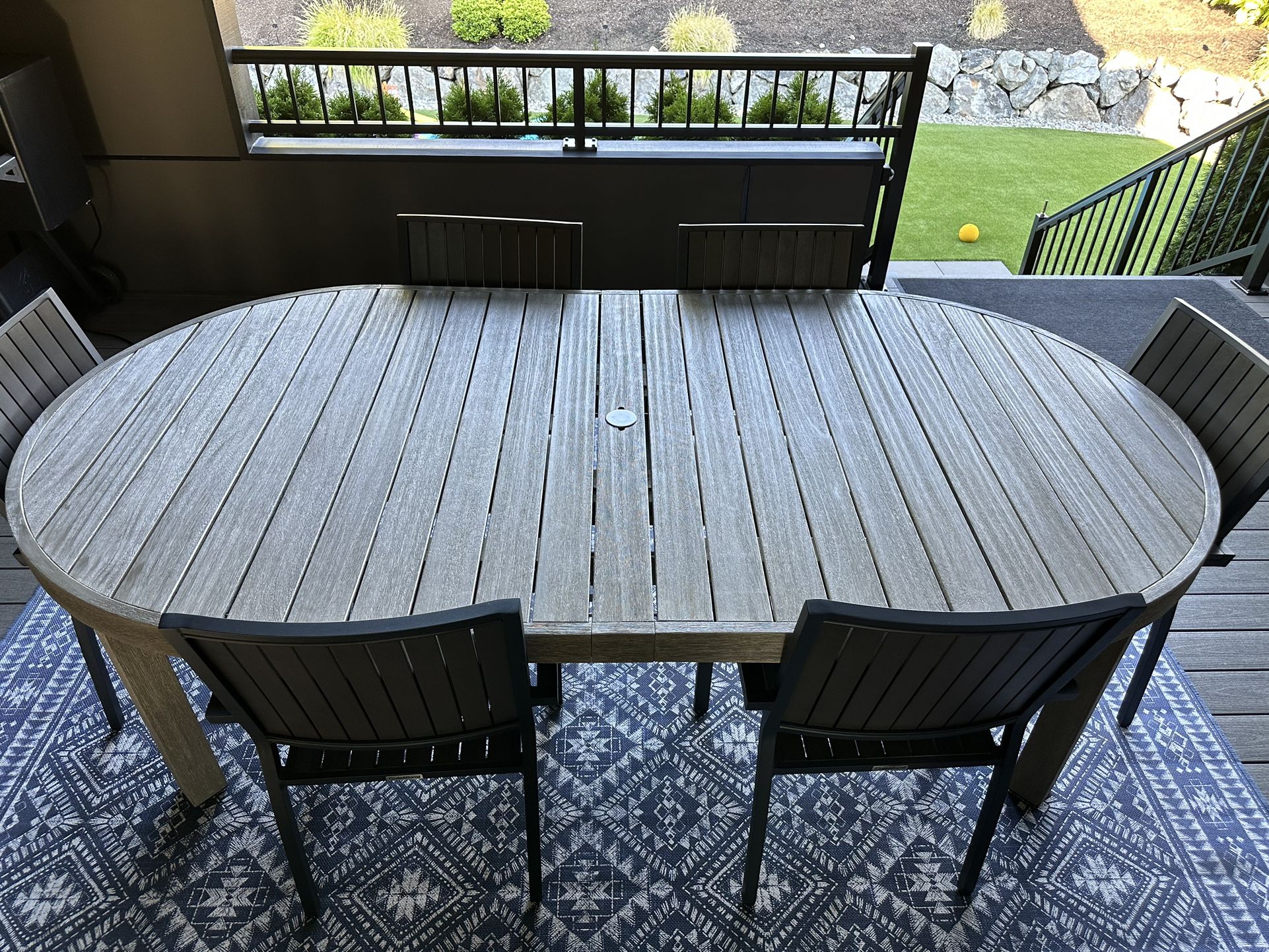 West Elm Portside Outdoor Round Expandable Patio Dining Table (48"–93")