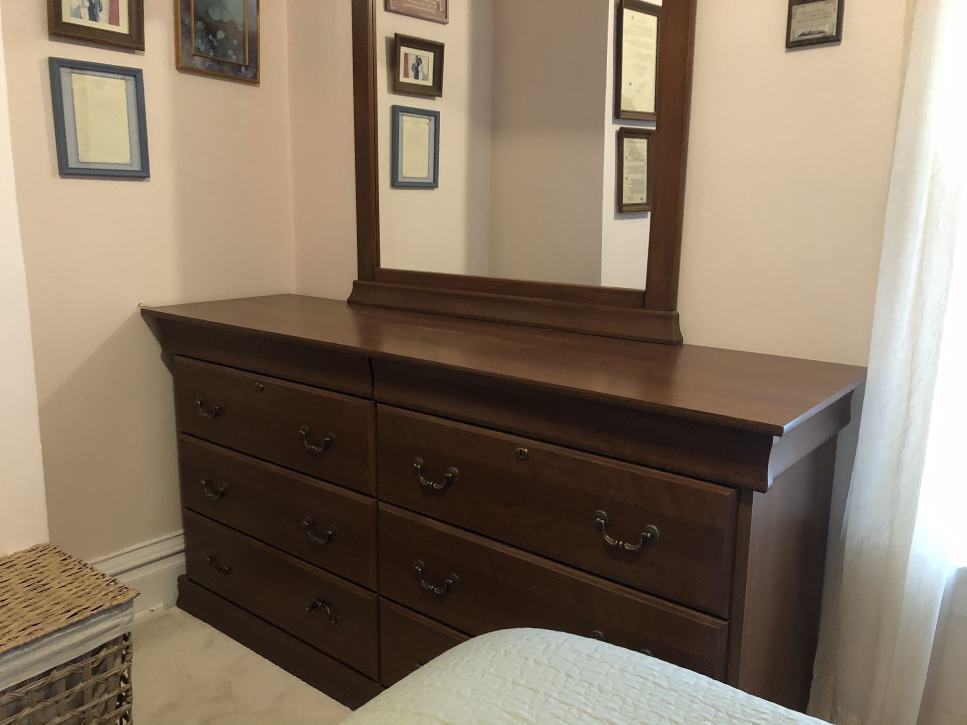 5 Piece Bedroom Set (Lg. Dresser w/Mirror, Tall Dresser, Headboard w/Frame, 2 Nightstands ; Mahogany Brown