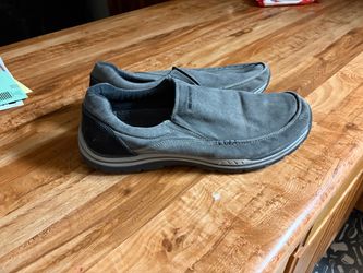 Men’s size 13 Skechers casual slip ons. Very good condition Smoke free home $10 - 67th ave/Bell