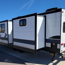 2022 CrossRoads Zinger Travel Trailer RV Bunkhouse 