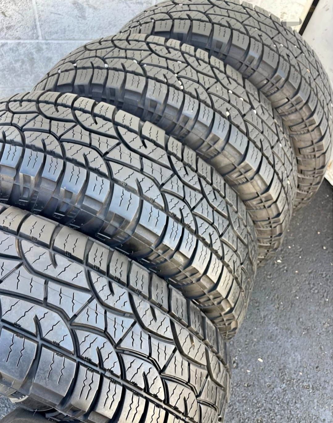 275 70 18 Vendo Un Seth De Llantas De La Marca Cooper
