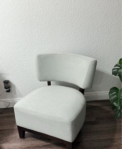 Beautiful Modern Lounge Chair / Accent Chair