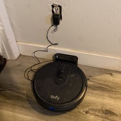 Vacuum robot.  Eufy