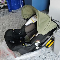 Doona Car Seat & stroller With Base