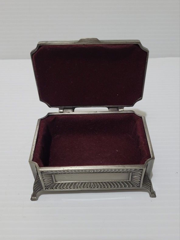 Vintage Retro Jewelry Box. Metal Box. Small Box in Silver color 3.25"X2.25"