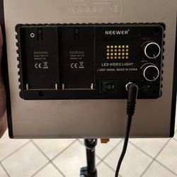 Neewer Studio Light