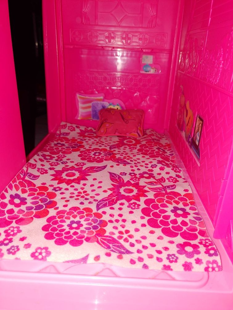 Barbie pop up camper