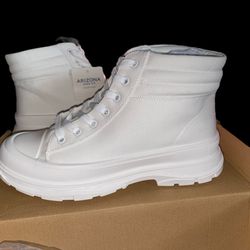 White Lug Sole Canvas Boots Size 9.5/10 