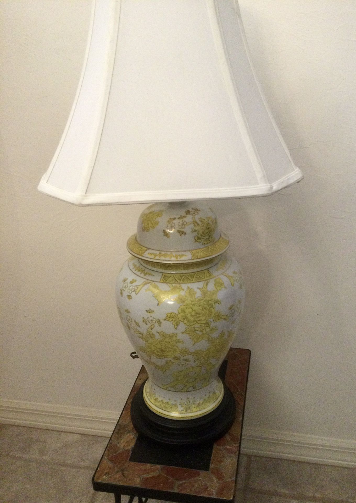 Vtg 1960’s  Marbro Oriental Style Lamp  Yellow & Gold  On White Porcelain