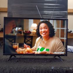 32 Inch TCL Roku Smart Really Nice Tv Comes With Remote Control Shows Great Quality Clear Picture Works Great Guaranteed 