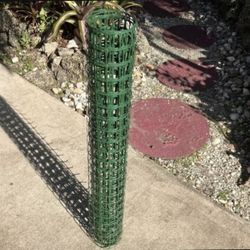 Green Plastic Garden Fence: 3’H x 6’7.5”L