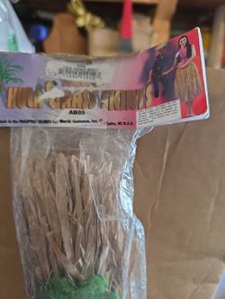 Grass Hula Skits - 24 Pieces