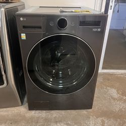 LG Smart Front Load Washer Black New Scratch And. Dent 
