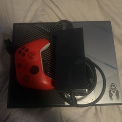 Xbox One (1 TB halo Edition) + Controller 