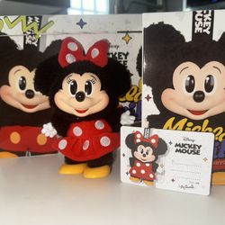 Minnie Mouse - Pop Mart Mickey’s Family Plush Keychain