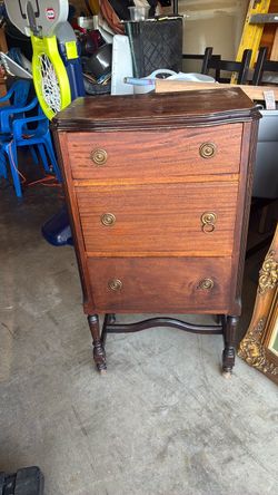 Antique Mahogany 3-Drawer Chest