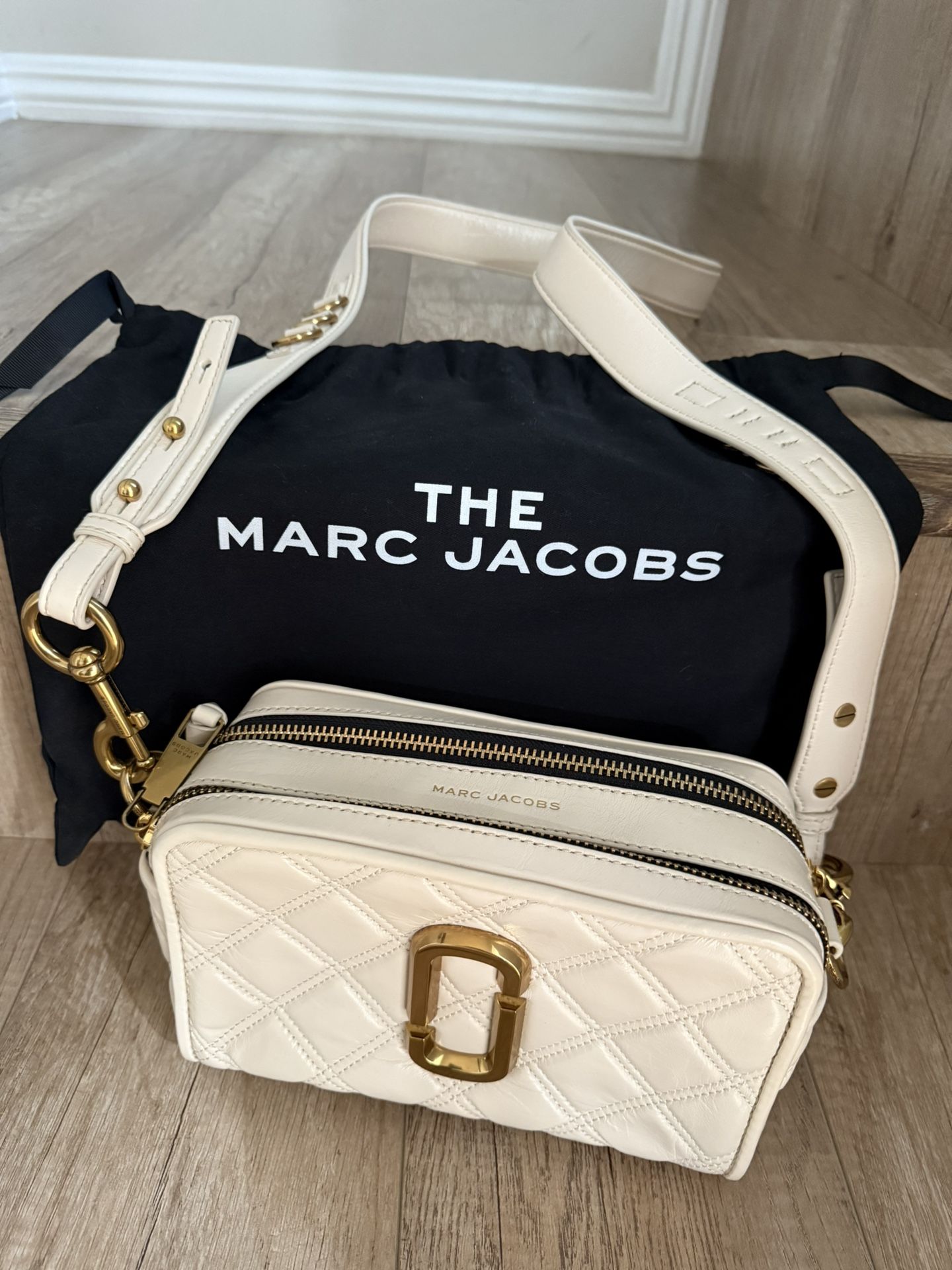Marc Jacobs Womens Crossbody Beige Bag