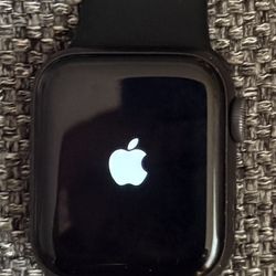 Apple Watch Series 6 Excellent Condition! Includes Extra Watch Bands!