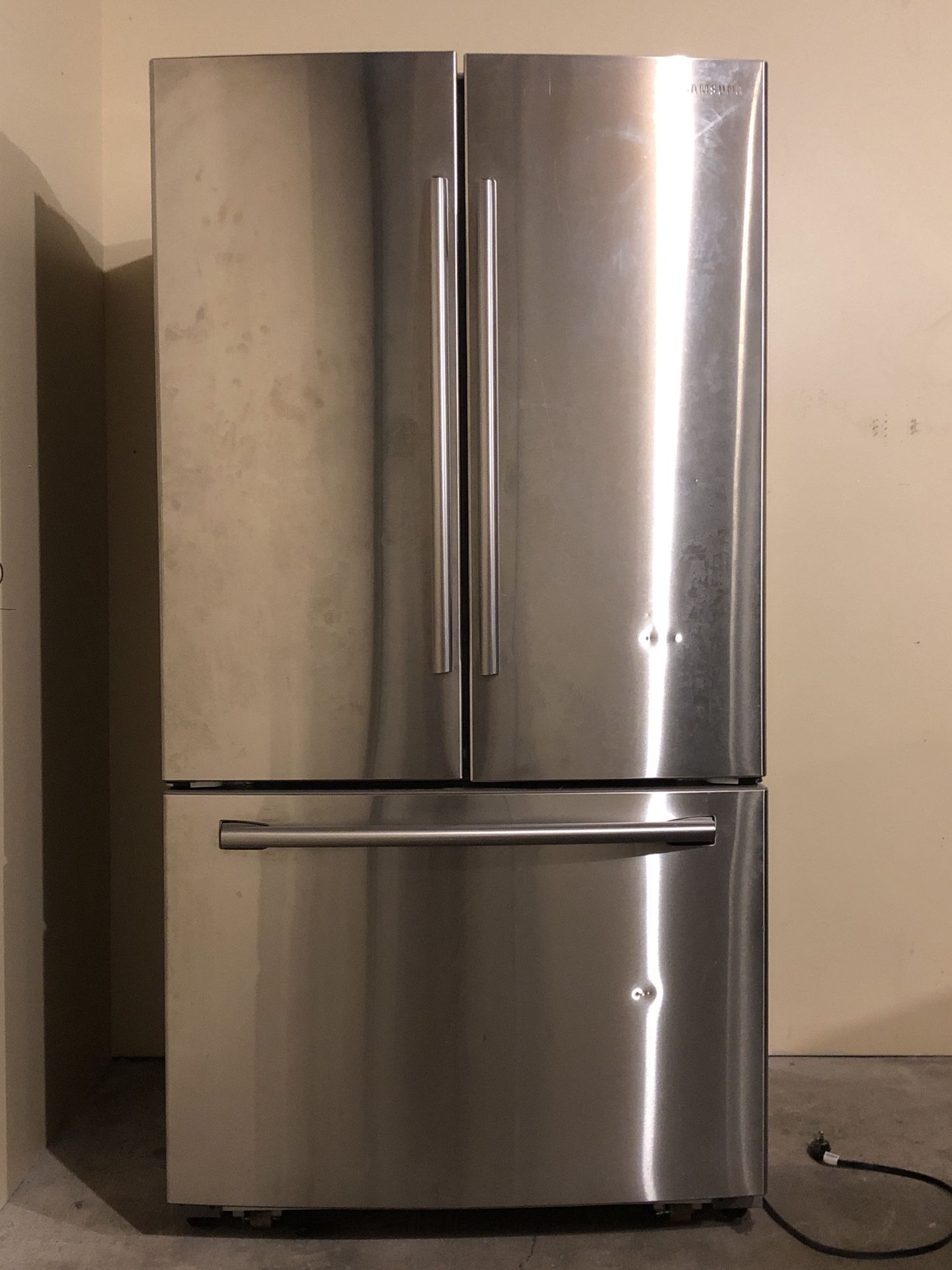 Samsung fridge / refrigerator model RF260BEAESR