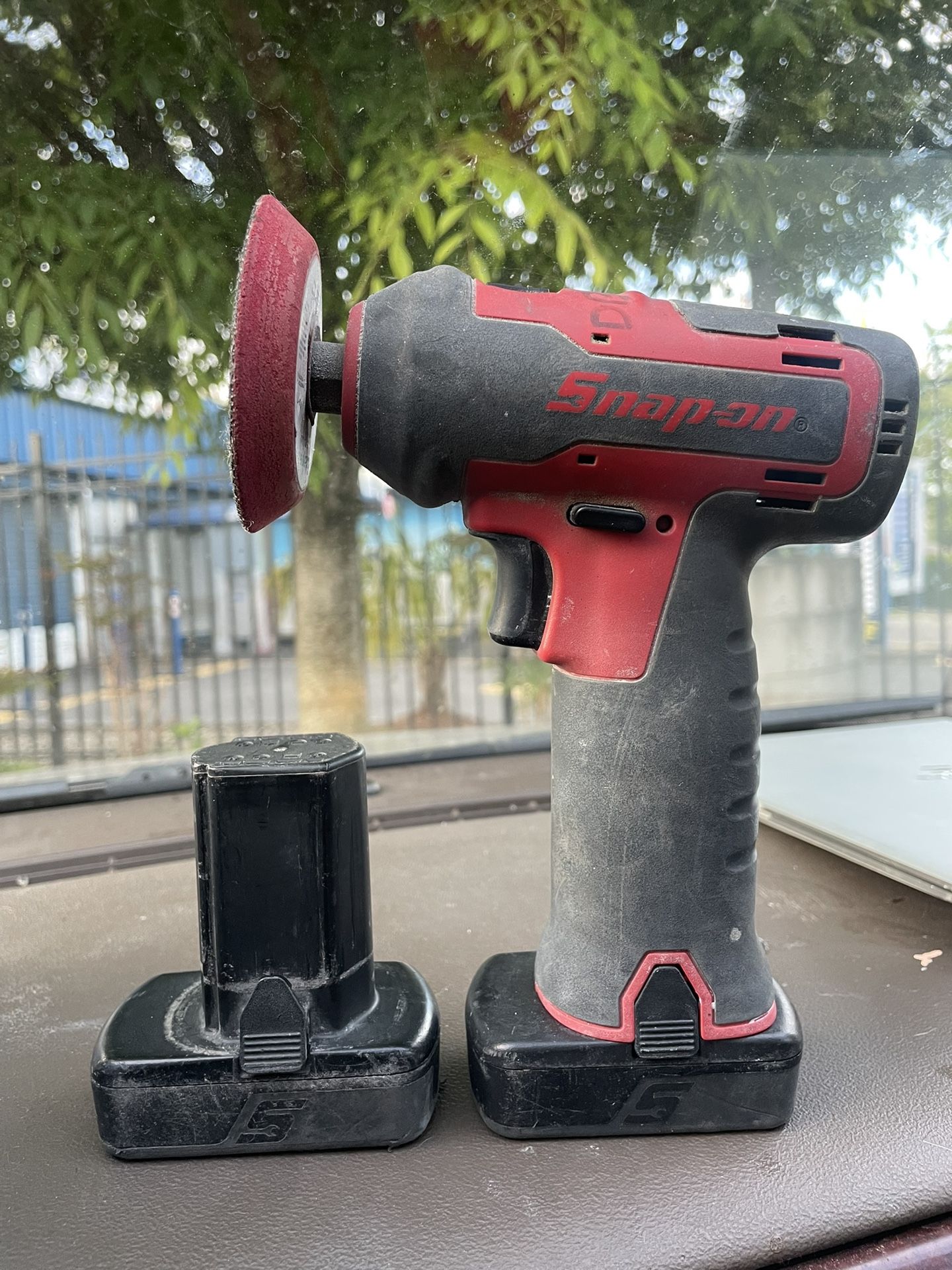 Snap on Polisher / Sander (CTPP761) W/ 2 Batteries (CTB8174)