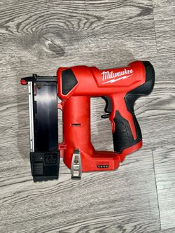Milwaukee M12 23 Gauge Pin Nailer