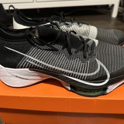 Nike Tempo ZoomX 15