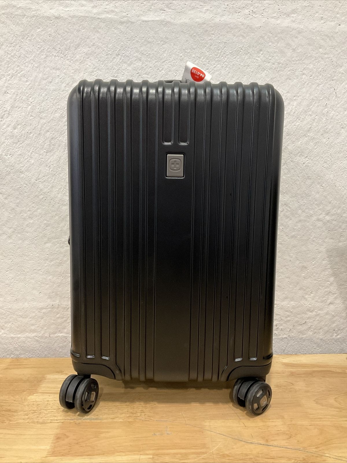 NEW Carry On Luggage & USB, SwissGear Hardside Expandable Luggage W/ Spinner Wheels, TSA Lock !