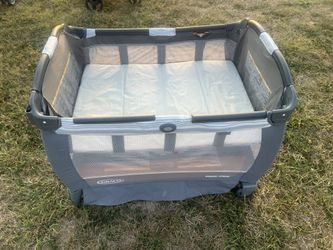 pack n play with bassinet 
