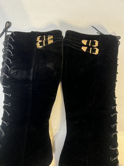 Woman’s High boots 