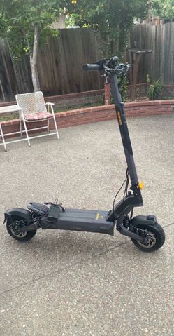 Ausom L2 Max Dual Motor Electric Scooter Motor 2000W Peak Dual MotorTop Speed: Up to 34 MPH top Speed: Up to 34 MPHMax Range: Up to 40 Miles
