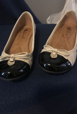 White Mountain flat shoe