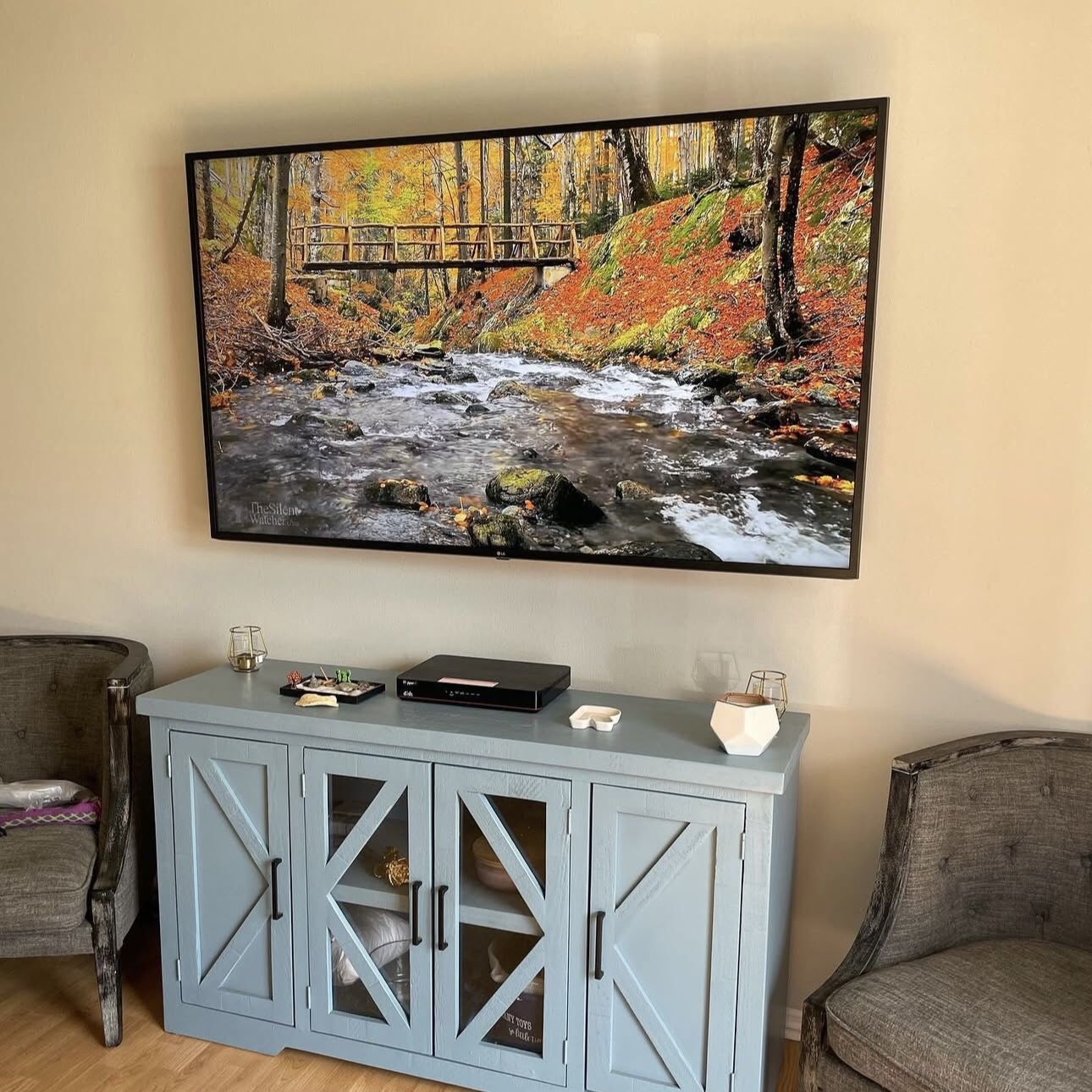 TV MOUNT