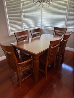 Thomasville Kitchen table and chairs