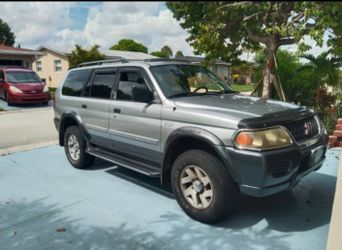 2001 Mitsubishi Montero