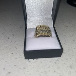Men’s 10k, gold nugget ring