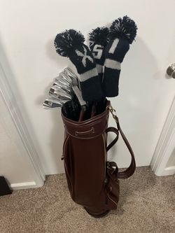 Vintage VOIT faux leather golf bag & set of clubs in Great Condition