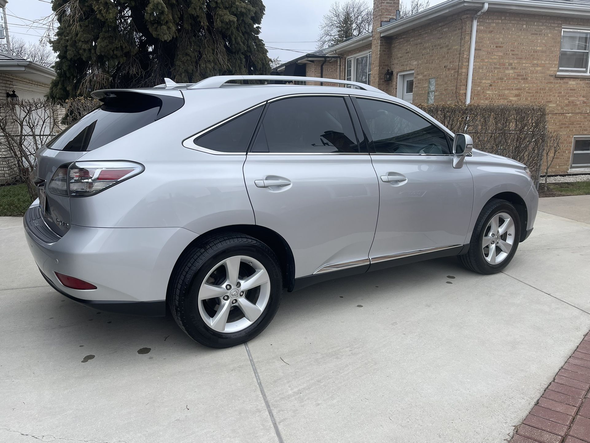 Lexus RX 350.      10/10 Condition 