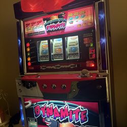 Quarters SLOT MACHINE an TOKENS
