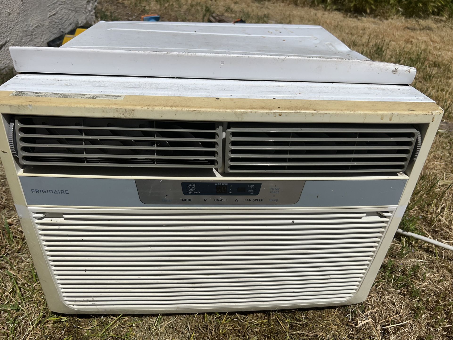 AC Unit..Frigidaire 8000 BTU…..works Great…Ice Cold 🥶